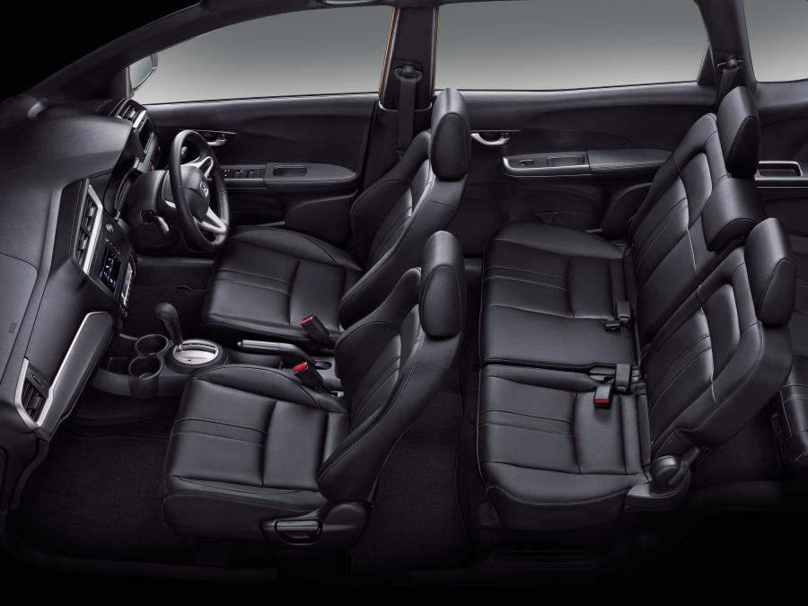 Интерьер Honda BR-V 2016 года  (IN) (фото 13 из 14)